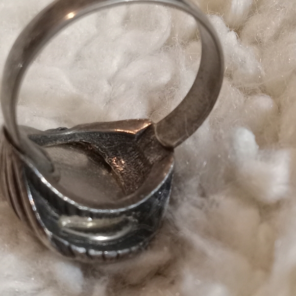 Elegant Black Stone Silver Ring - Picture 4 of 9